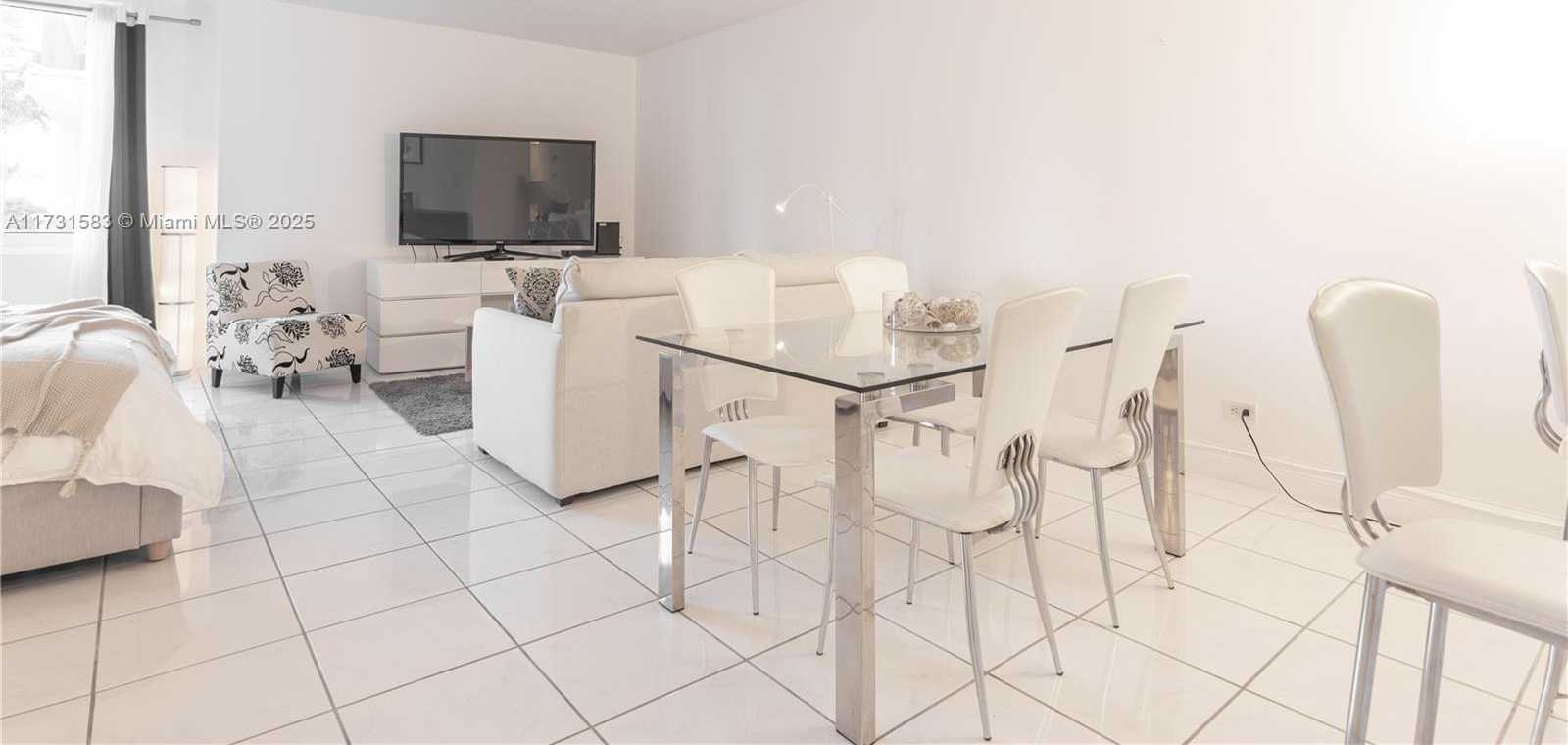 Small Image of 2301 COLLINS AVE #423, Miami Beach Number 10