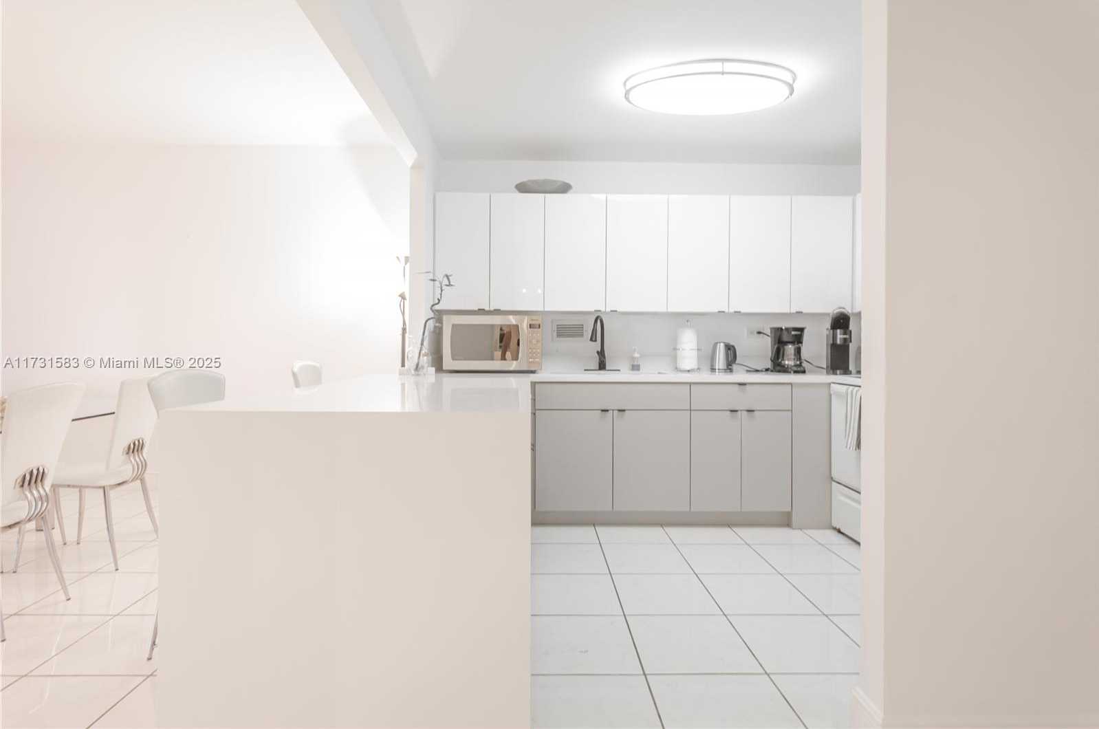 Small Image of 2301 COLLINS AVE #423, Miami Beach Number 11
