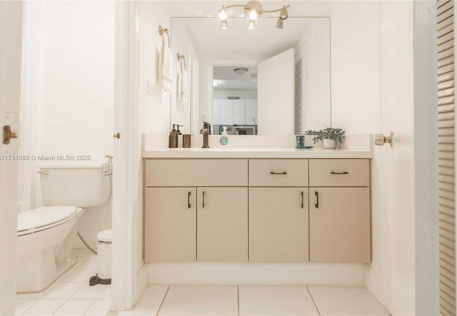 Small Image of 2301 COLLINS AVE #423, Miami Beach Number 13
