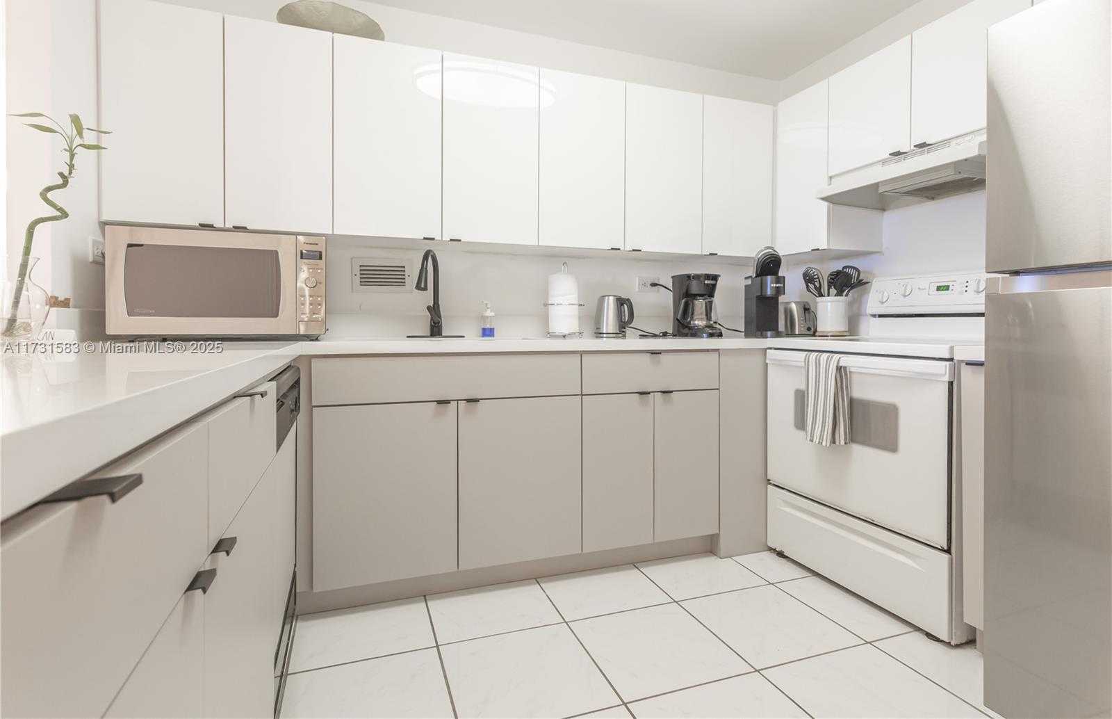 Small Image of 2301 COLLINS AVE #423, Miami Beach Number 15