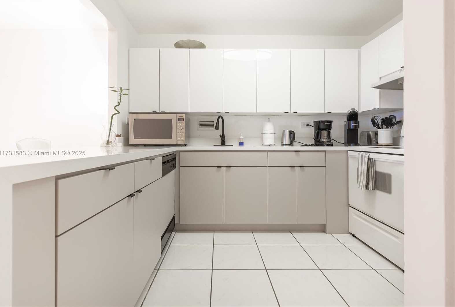 Small Image of 2301 COLLINS AVE #423, Miami Beach Number 16