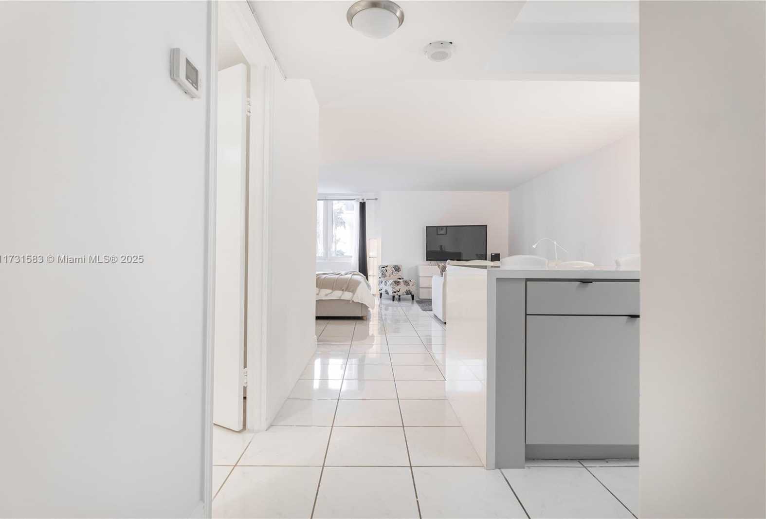 Small Image of 2301 COLLINS AVE #423, Miami Beach Number 17