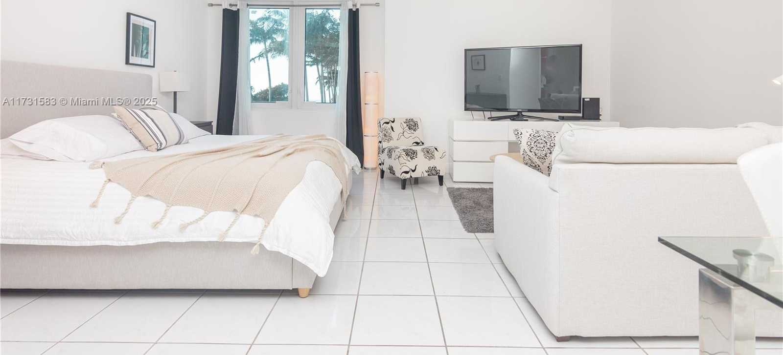 Small Image of 2301 COLLINS AVE #423, Miami Beach Number 2