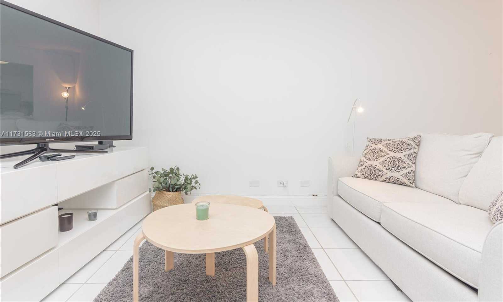 Small Image of 2301 COLLINS AVE #423, Miami Beach Number 3
