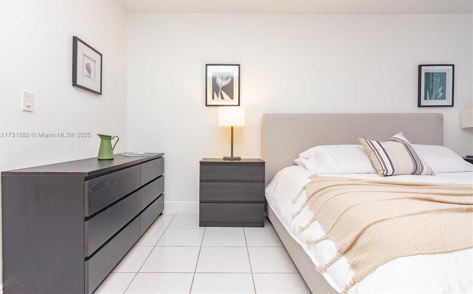Small Image of 2301 COLLINS AVE #423, Miami Beach Number 4