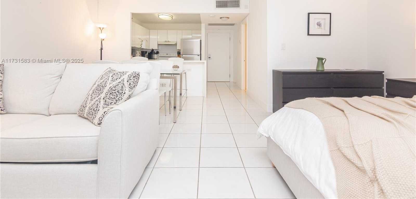 Small Image of 2301 COLLINS AVE #423, Miami Beach Number 6