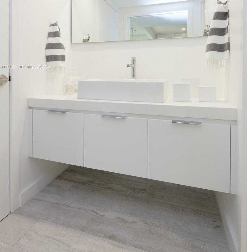 Small Image of 2301 COLLINS AVE #428, Miami Beach Number 2