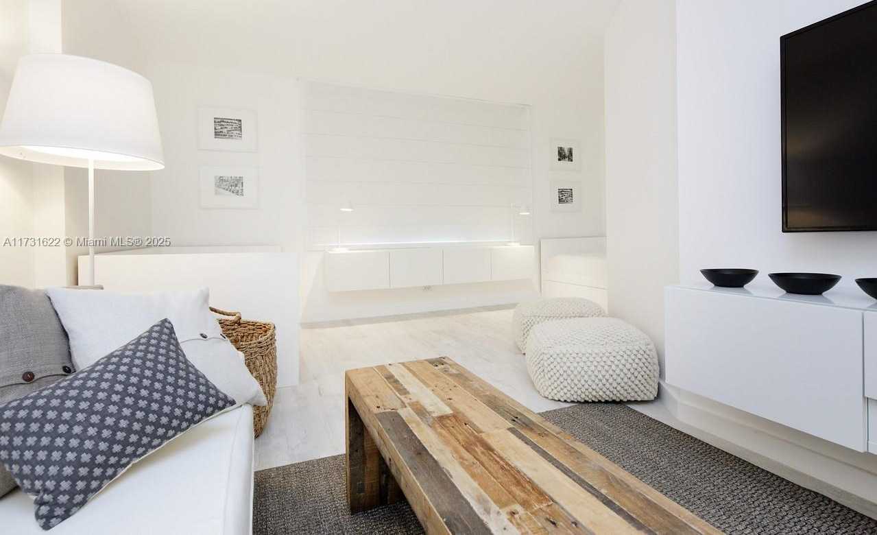 Small Image of 2301 COLLINS AVE #428, Miami Beach Number 4