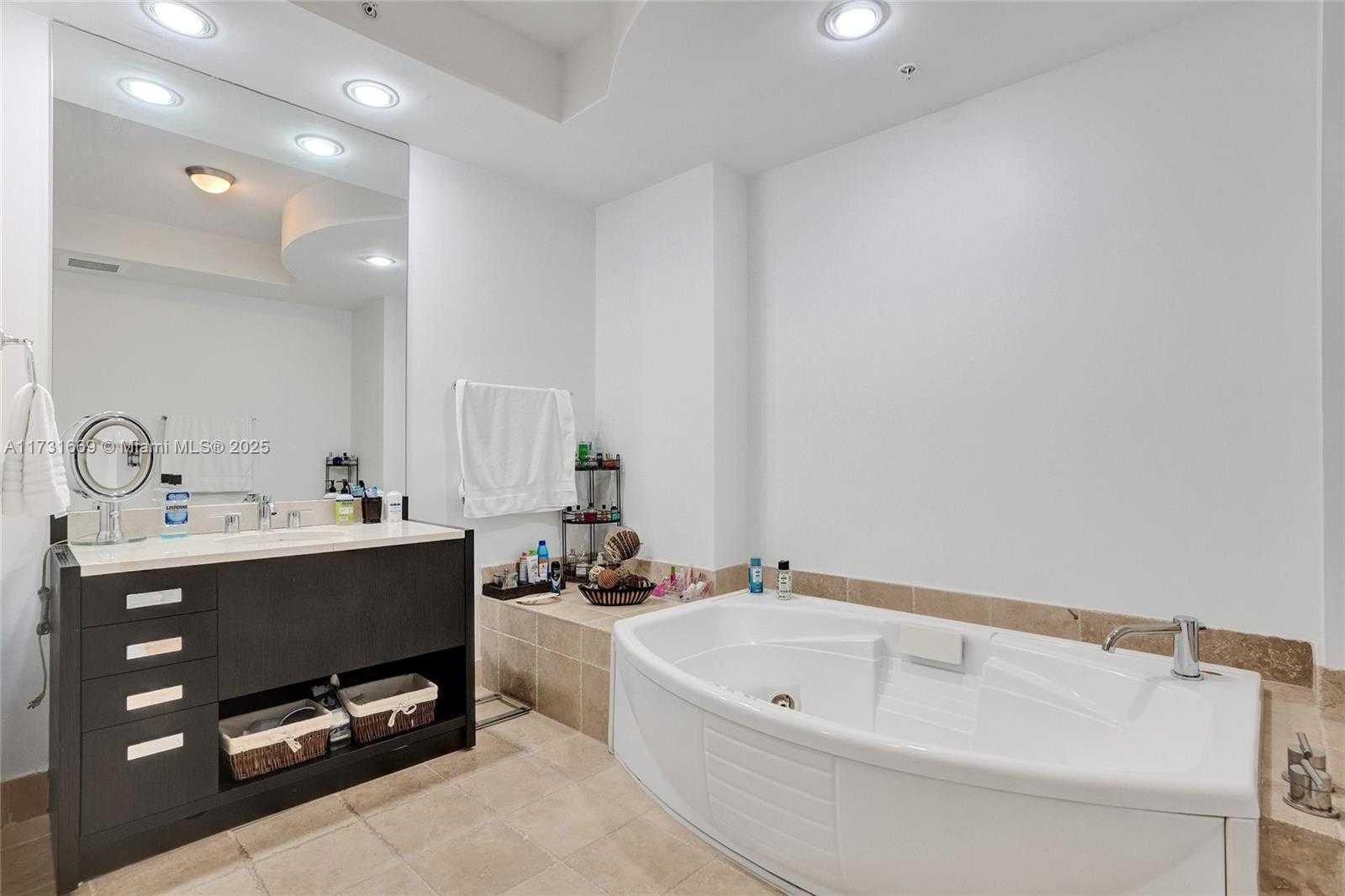 Small Image of 18201 COLLINS AVE #3804, Sunny Isles Beach Number 34