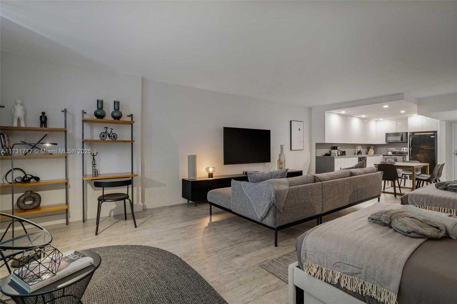 Small Image of 2301 COLLINS AVE #1127, Miami Beach Number 13