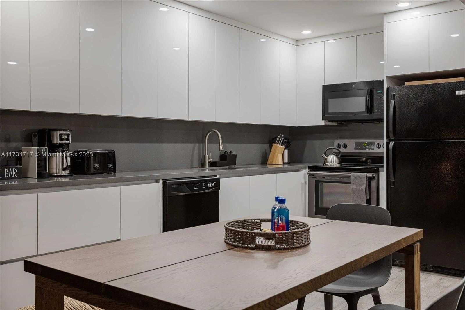 Small Image of 2301 COLLINS AVE #1127, Miami Beach Number 6