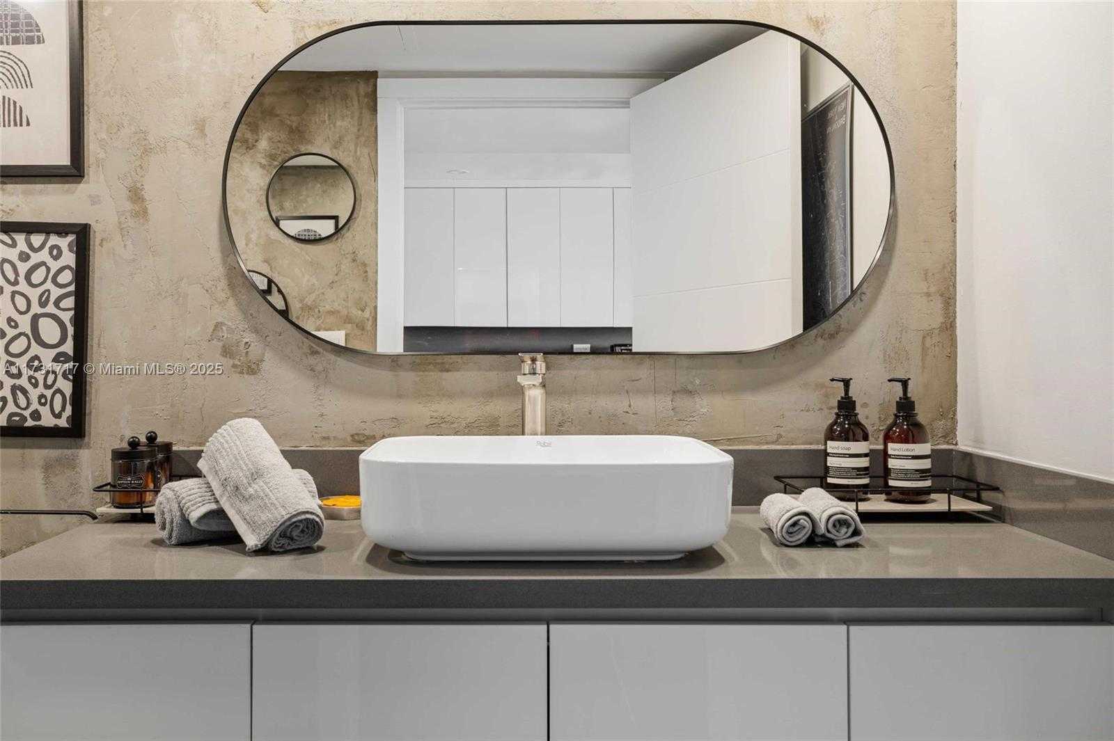 Small Image of 2301 COLLINS AVE #1127, Miami Beach Number 7