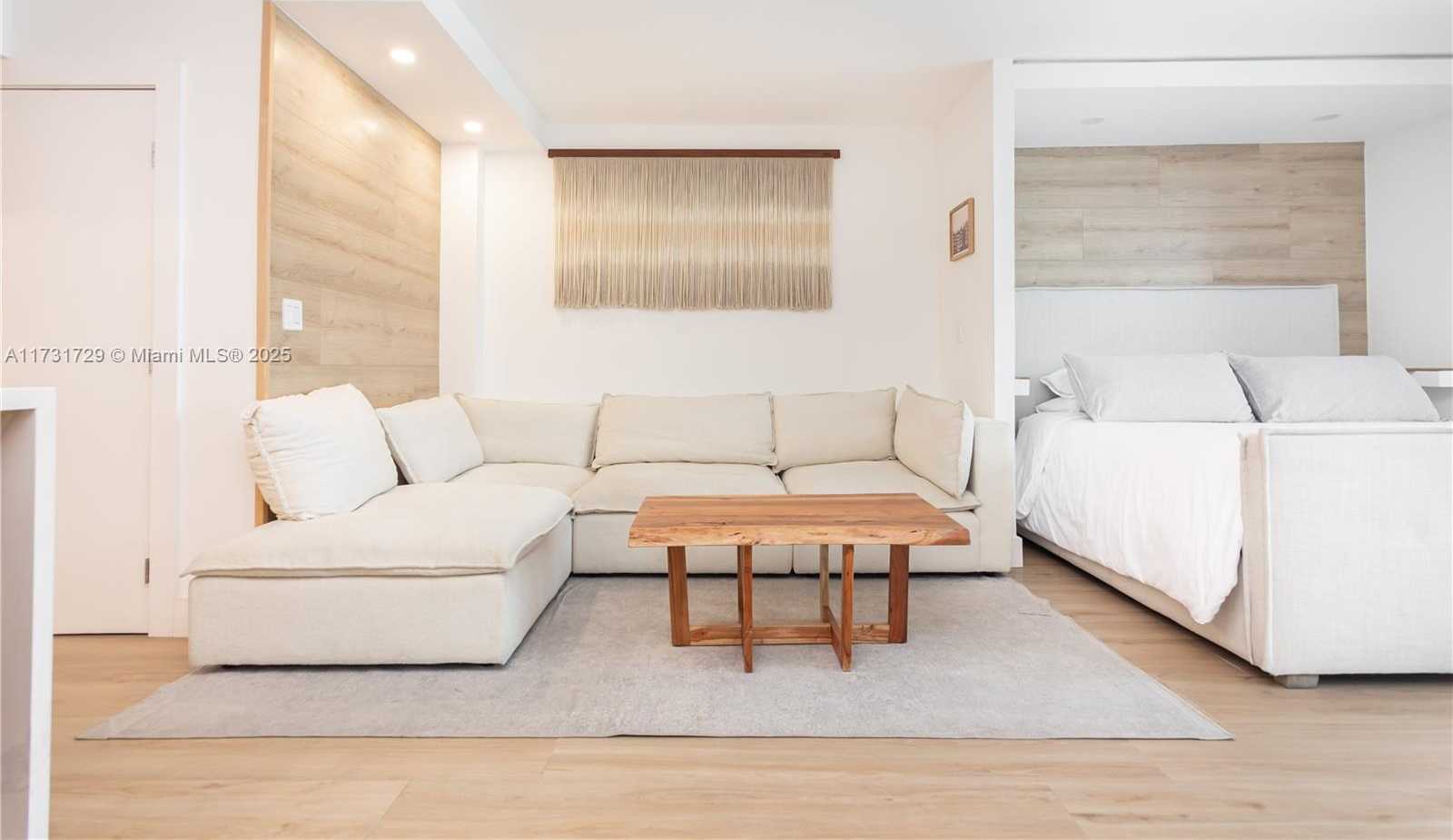 Small Image of 2301 COLLINS AVE #1429, Miami Beach Number 2