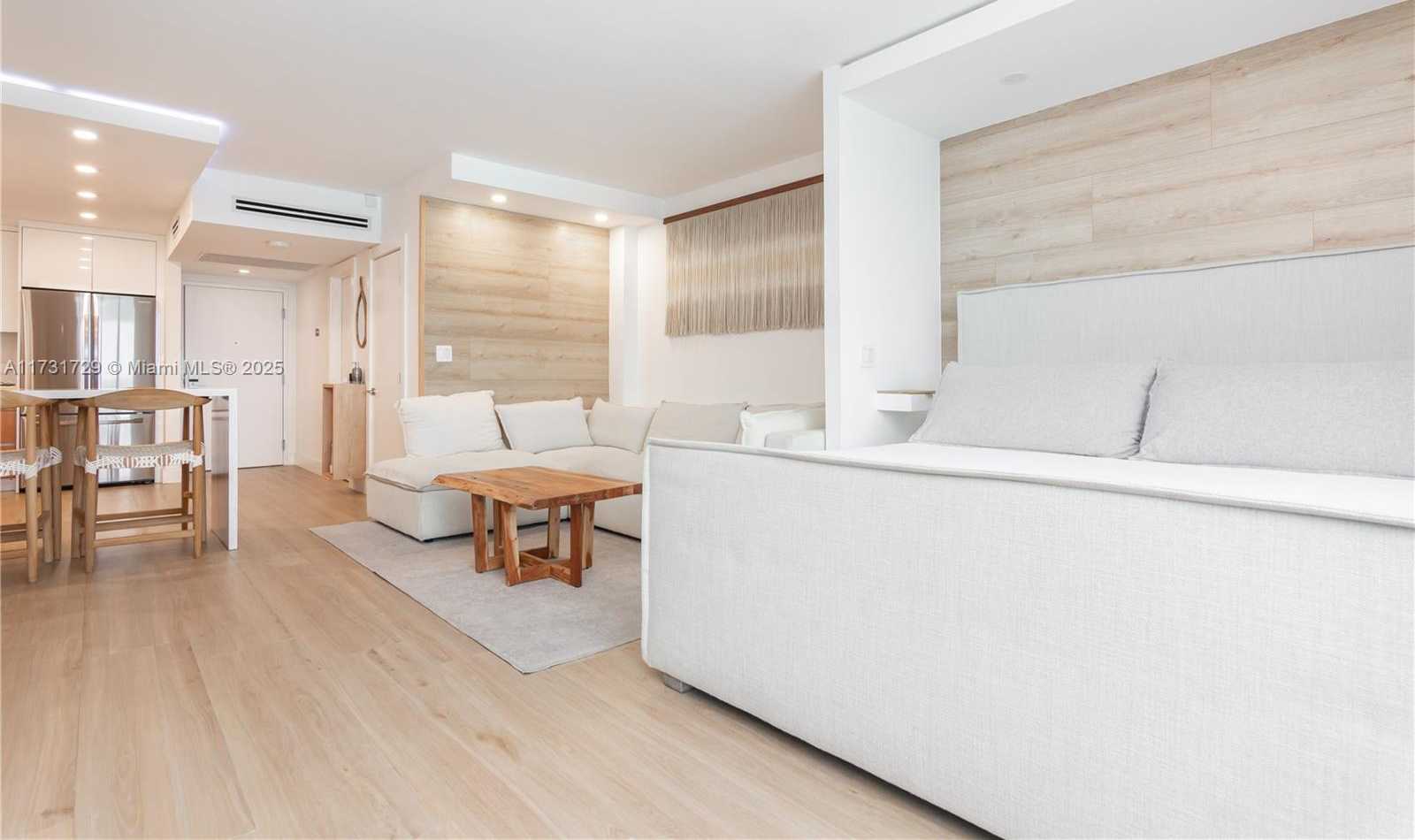 Small Image of 2301 COLLINS AVE #1429, Miami Beach Number 3