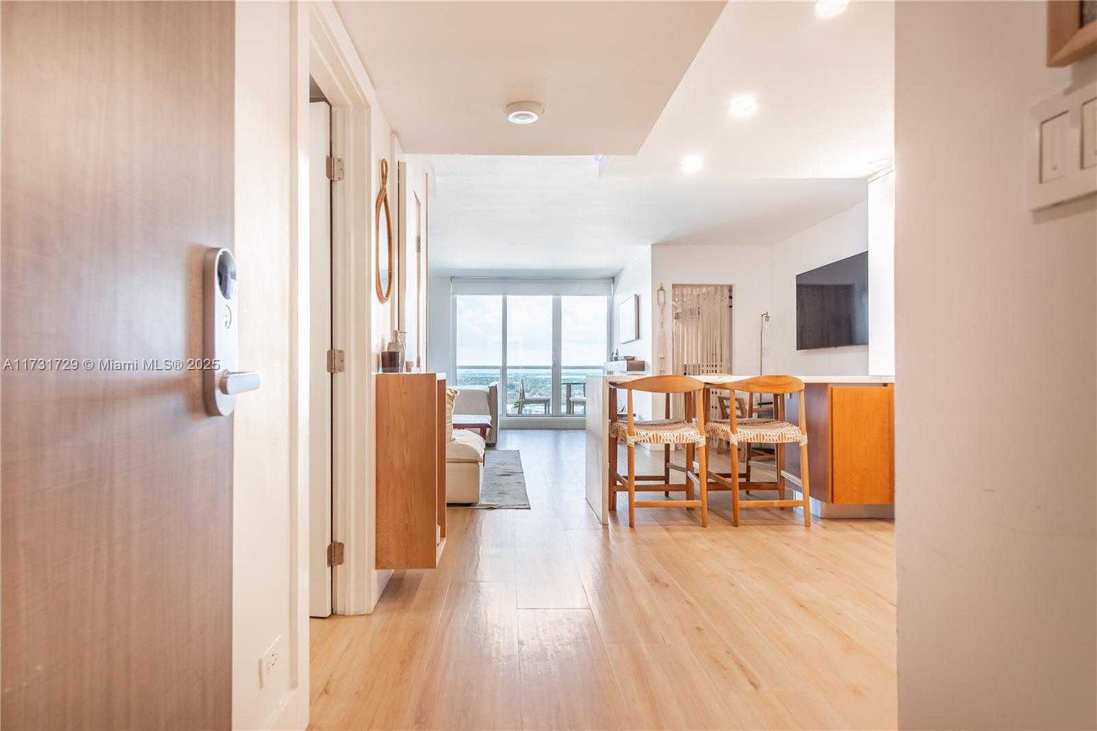 Small Image of 2301 COLLINS AVE #1429, Miami Beach Number 4