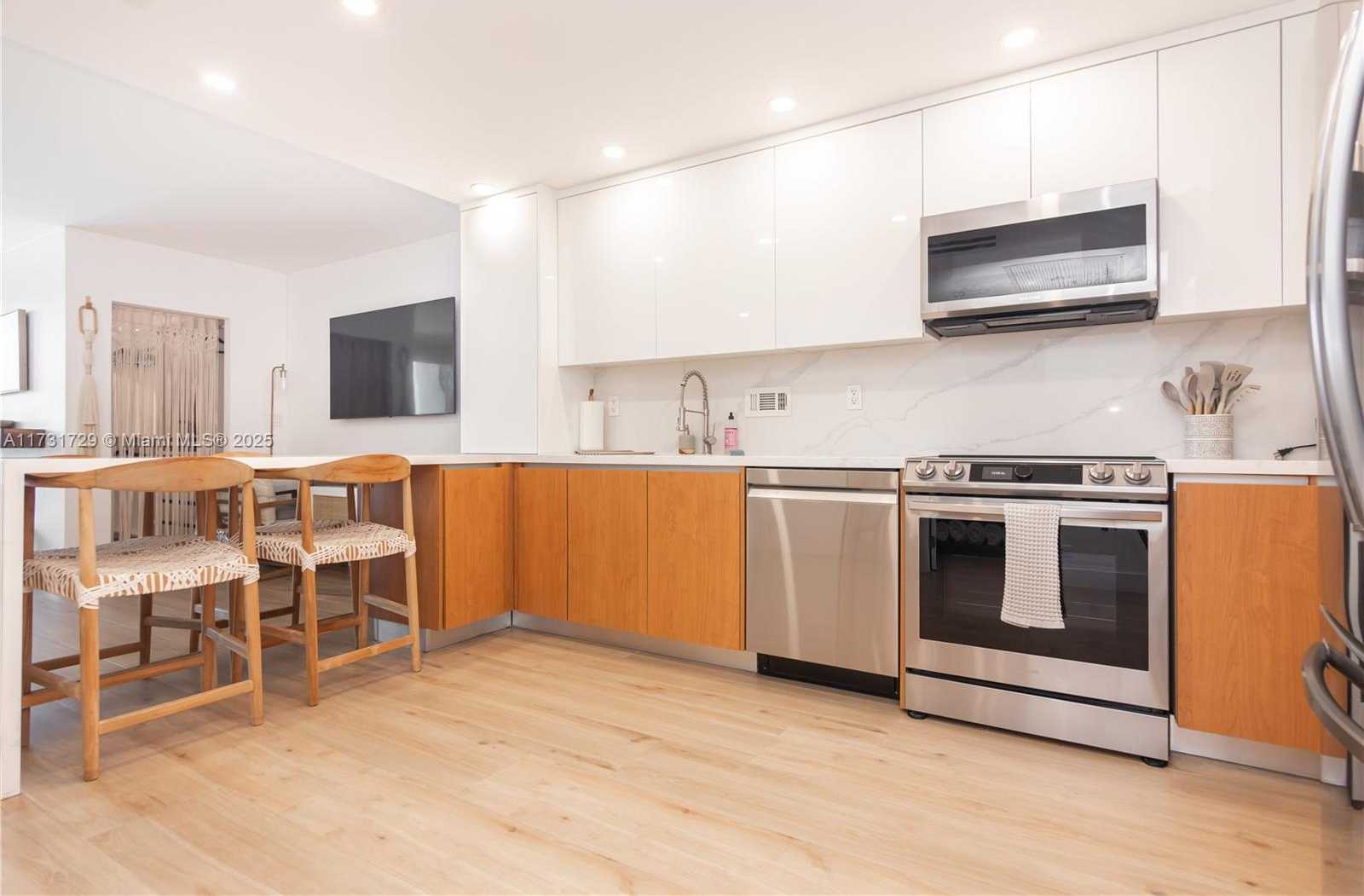 Small Image of 2301 COLLINS AVE #1429, Miami Beach Number 6