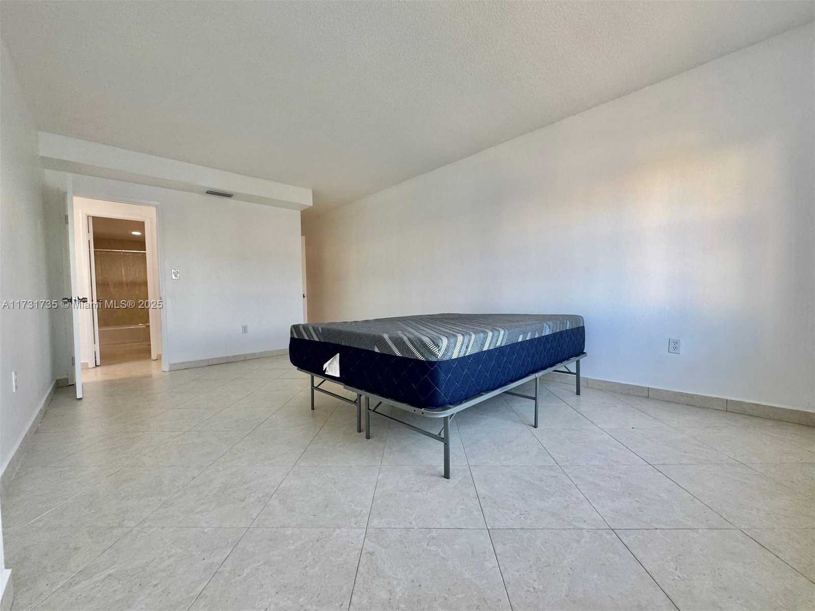Small Image of 400 KINGS POINT DR #411, Sunny Isles Beach Number 17