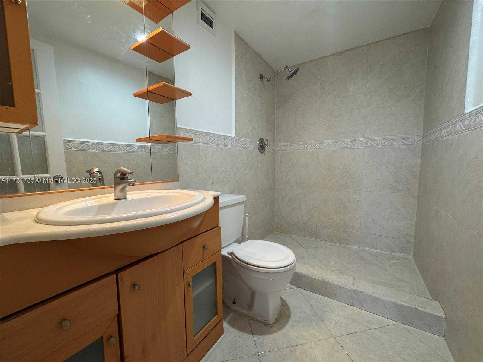 Small Image of 400 KINGS POINT DR #411, Sunny Isles Beach Number 19