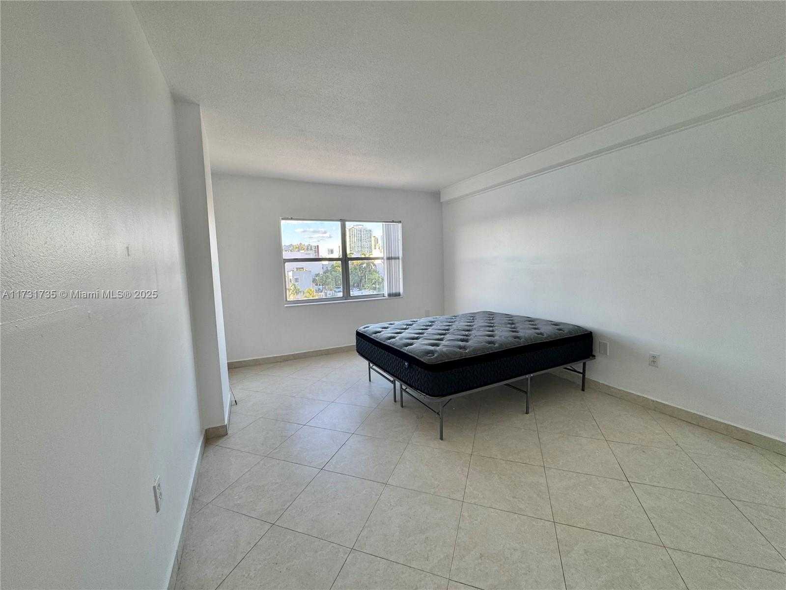 Small Image of 400 KINGS POINT DR #411, Sunny Isles Beach Number 23
