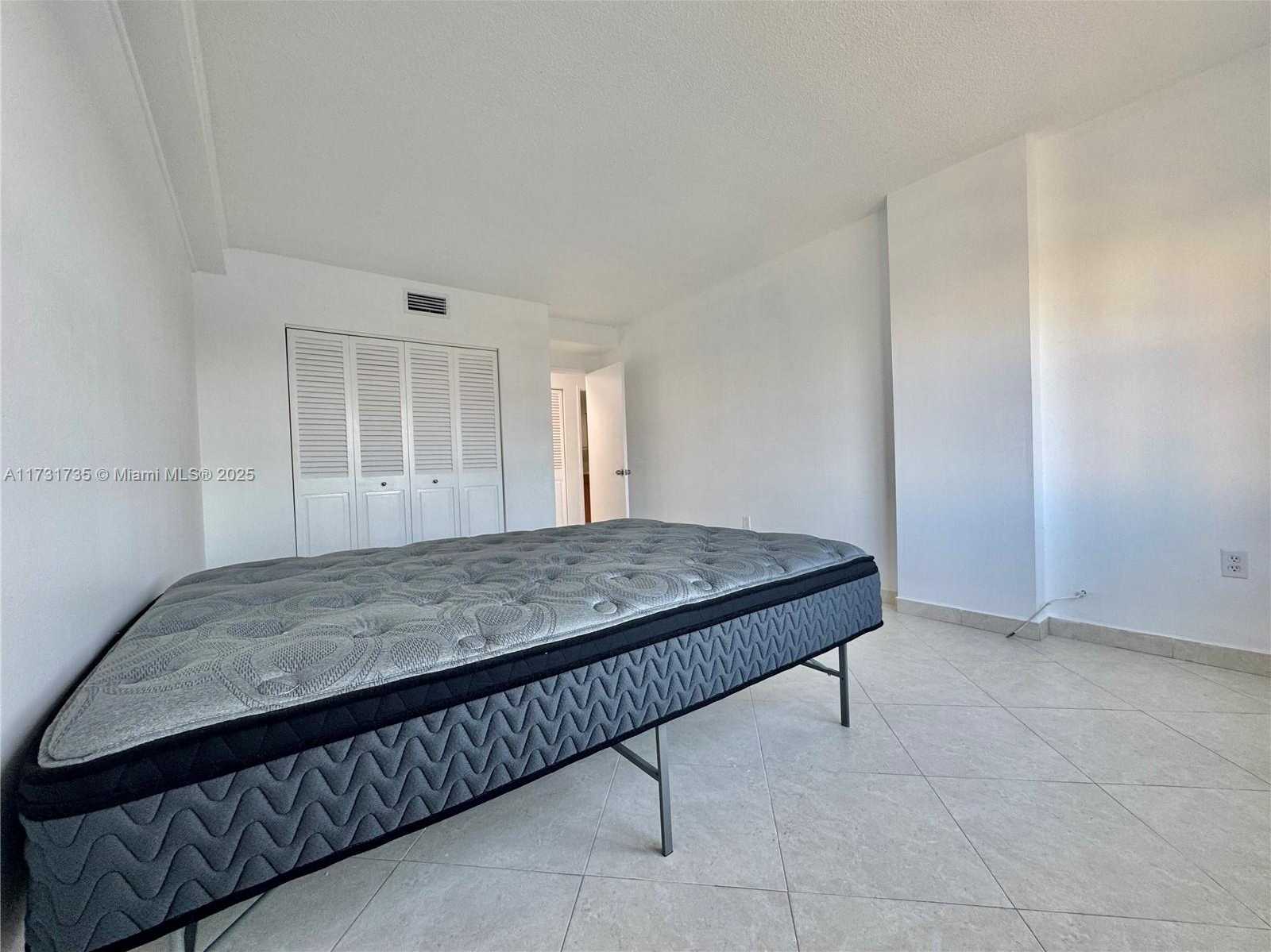 Small Image of 400 KINGS POINT DR #411, Sunny Isles Beach Number 24