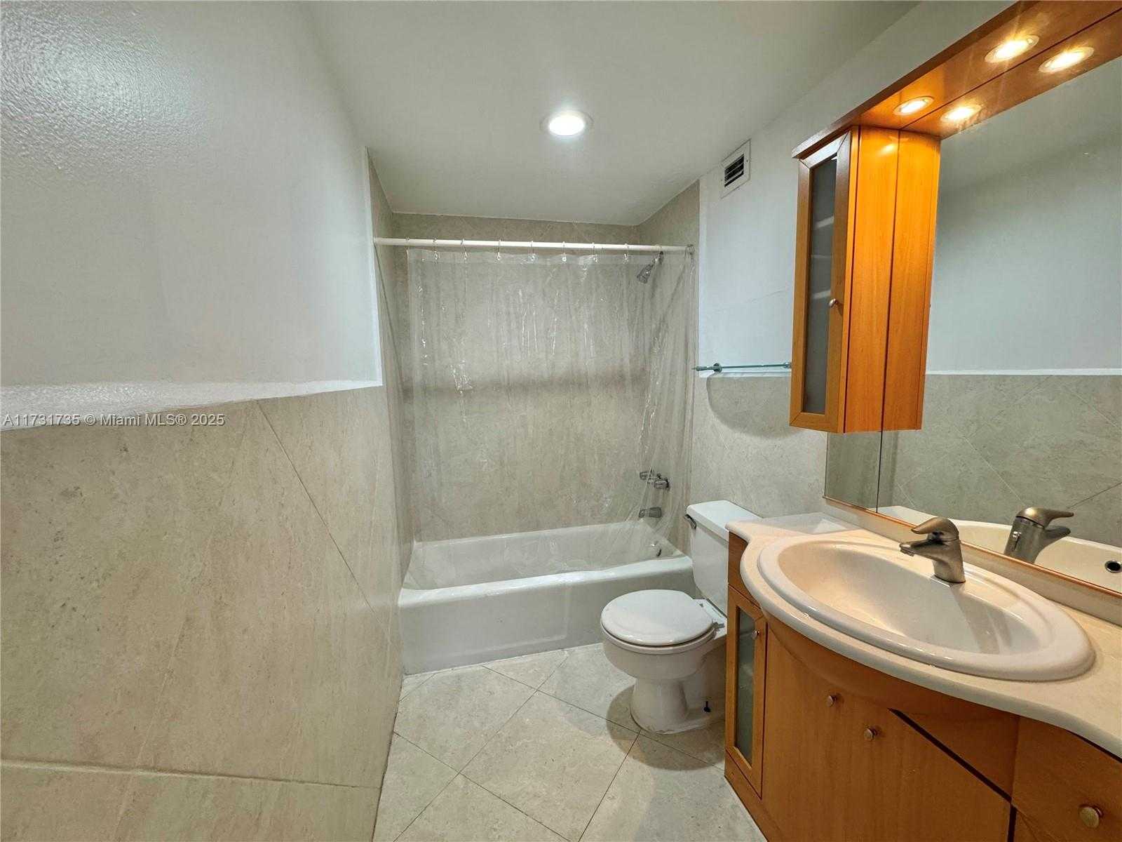 Small Image of 400 KINGS POINT DR #411, Sunny Isles Beach Number 26