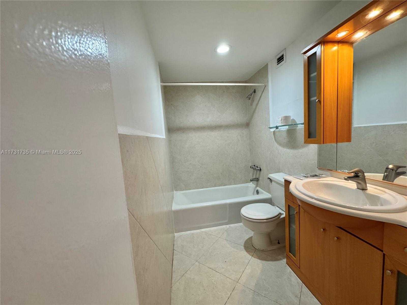 Small Image of 400 KINGS POINT DR #411, Sunny Isles Beach Number 27