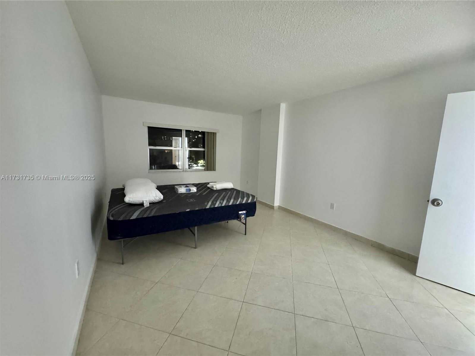 Small Image of 400 KINGS POINT DR #411, Sunny Isles Beach Number 31