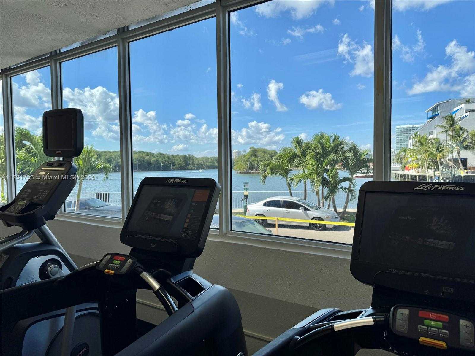Small Image of 400 KINGS POINT DR #411, Sunny Isles Beach Number 34