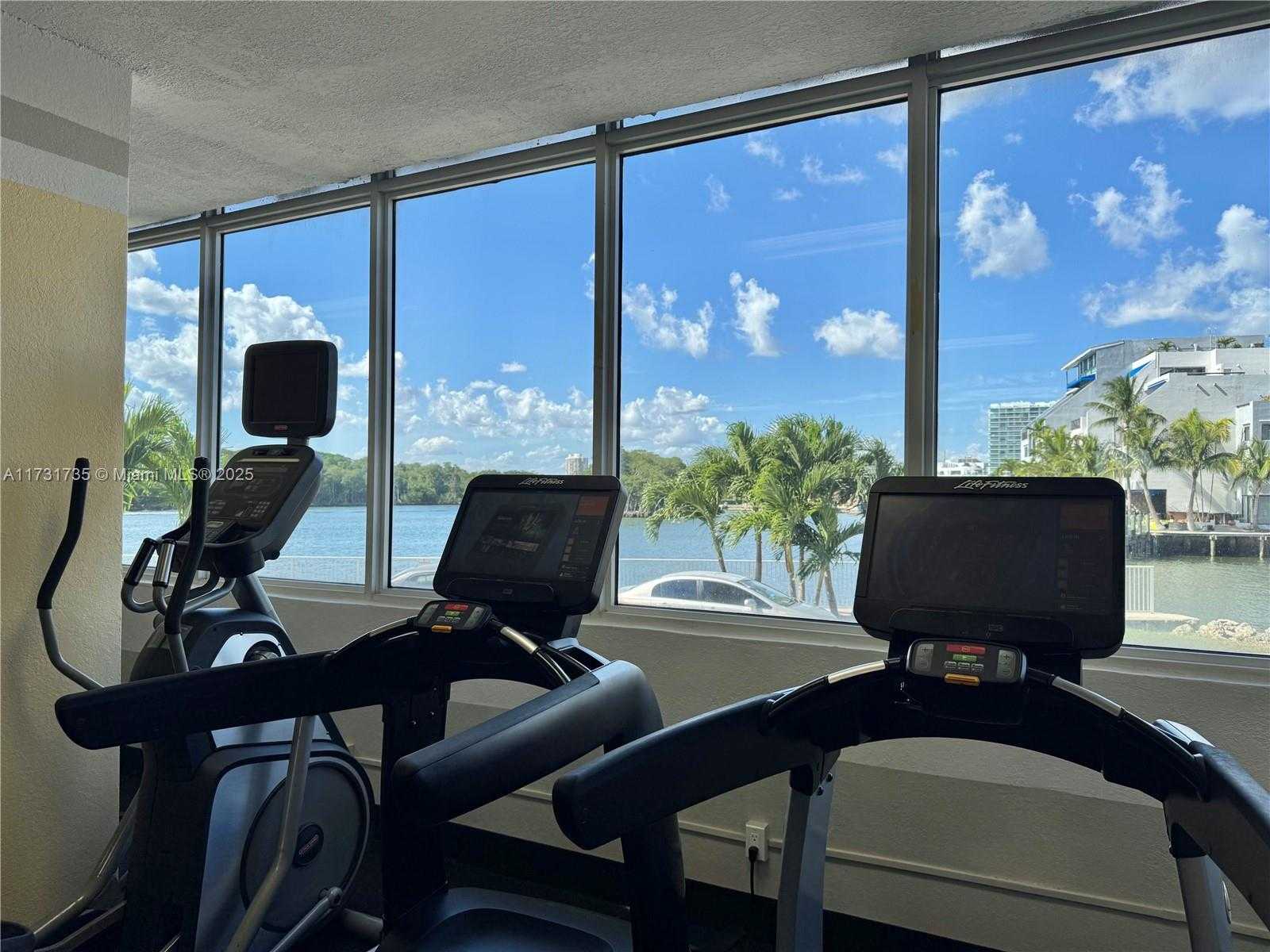 Small Image of 400 KINGS POINT DR #411, Sunny Isles Beach Number 39