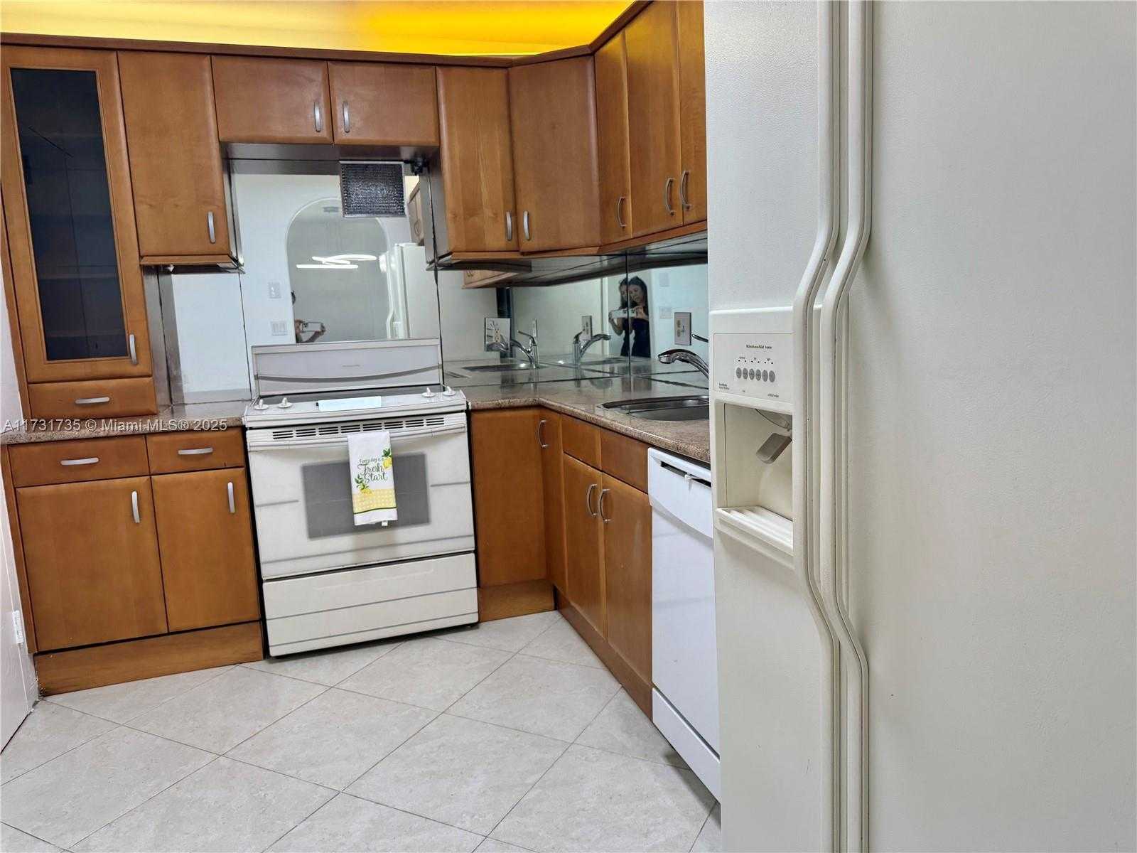 Small Image of 400 KINGS POINT DR #411, Sunny Isles Beach Number 44