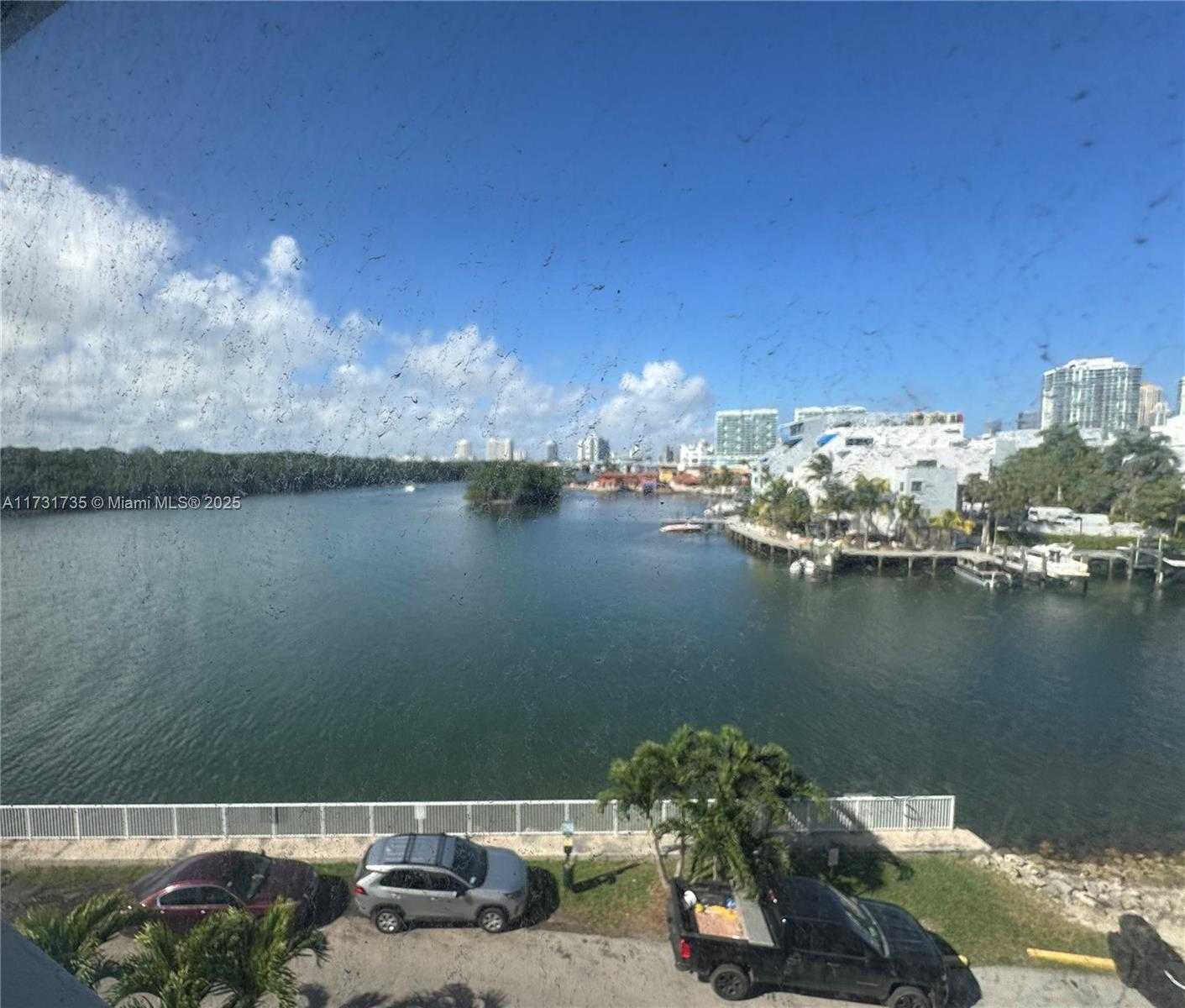 Small Image of 400 KINGS POINT DR #411, Sunny Isles Beach Number 52