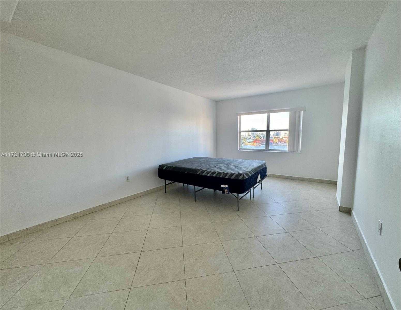 Small Image of 400 KINGS POINT DR #411, Sunny Isles Beach Number 58