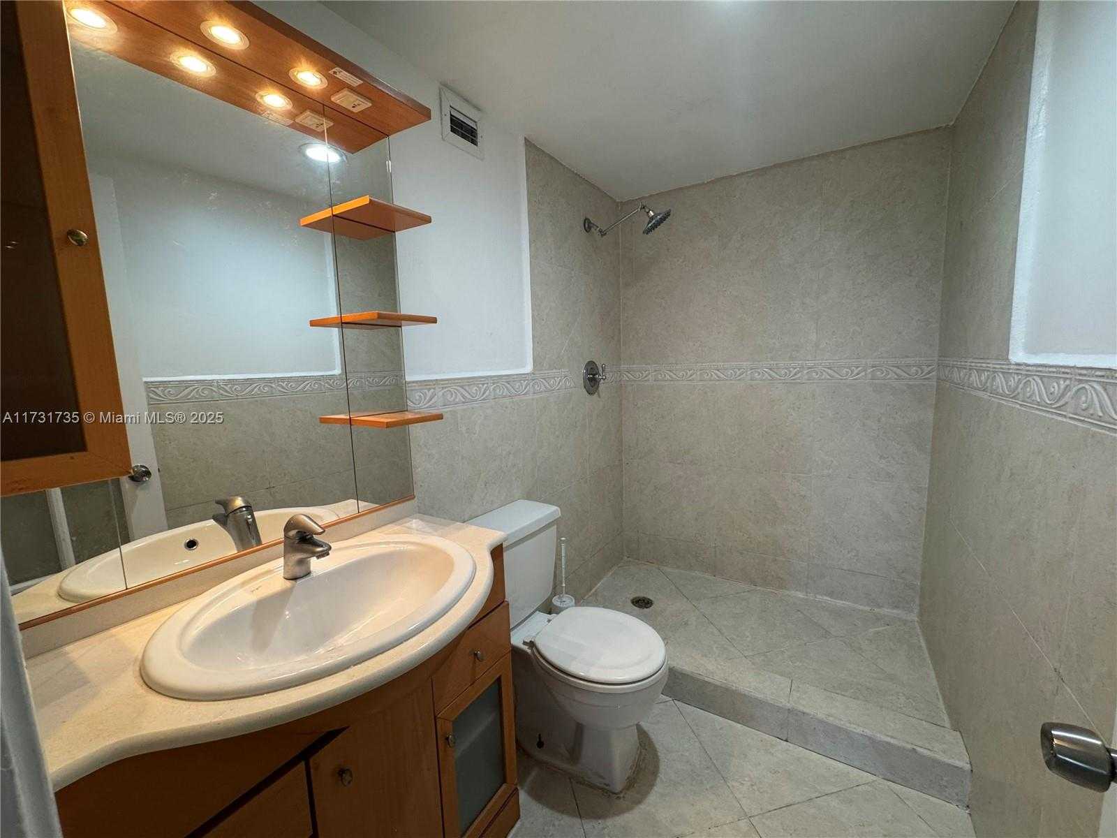 Small Image of 400 KINGS POINT DR #411, Sunny Isles Beach Number 62