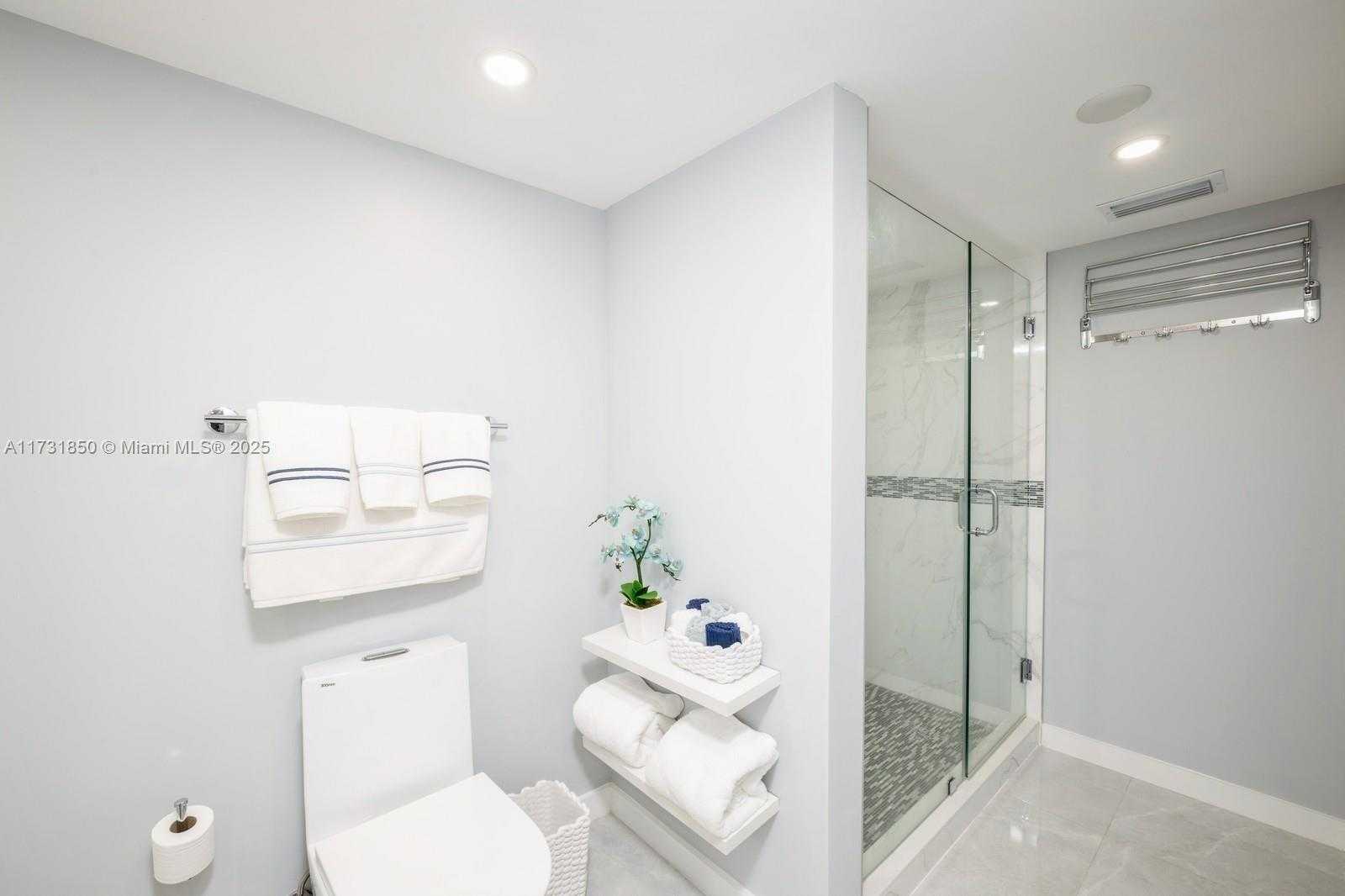 Small Image of 6423 COLLINS AVE #301, Miami Beach Number 16