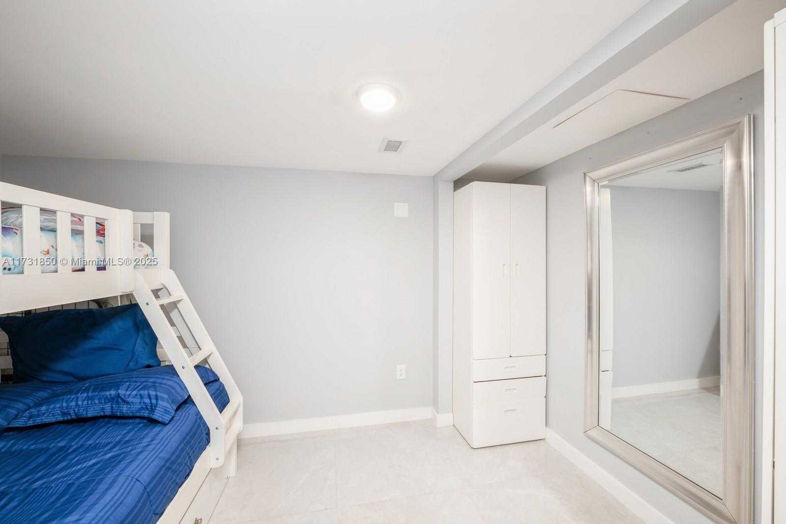 Small Image of 6423 COLLINS AVE #301, Miami Beach Number 18