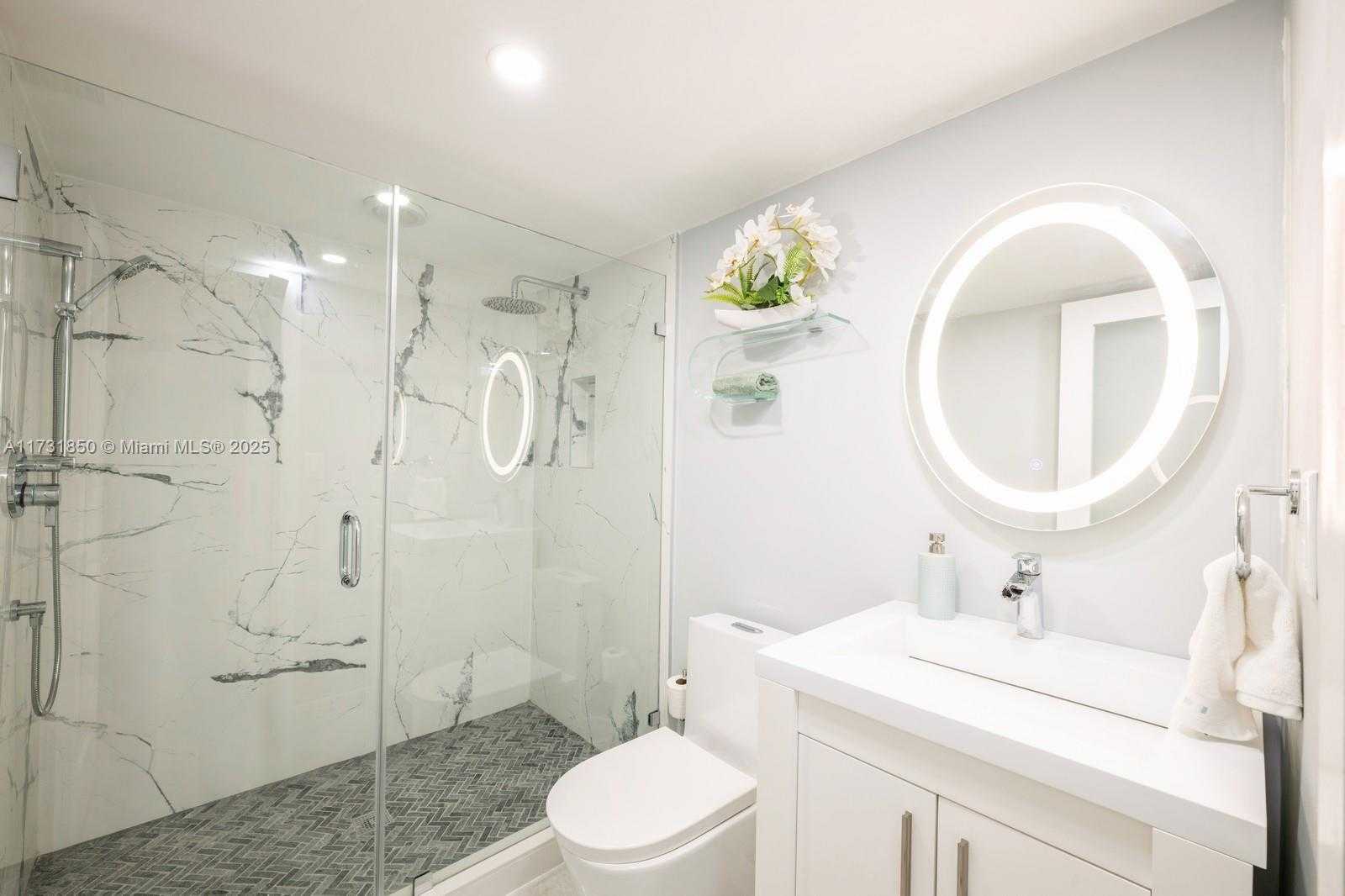 Small Image of 6423 COLLINS AVE #301, Miami Beach Number 20