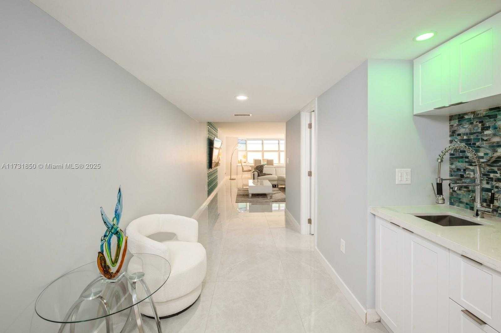Small Image of 6423 COLLINS AVE #301, Miami Beach Number 4