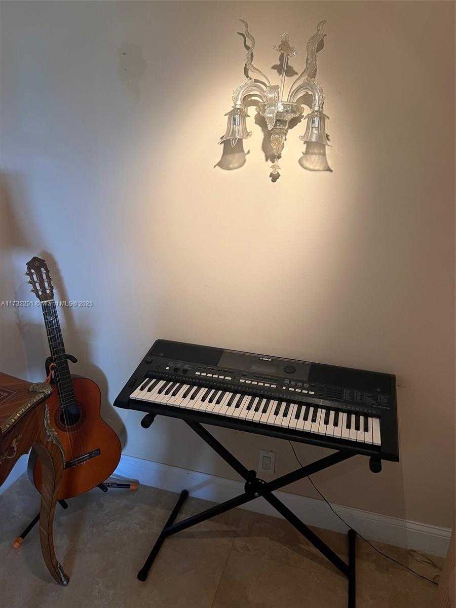 Small Image of 2625 COLLINS AVE #1601, Miami Beach Number 27