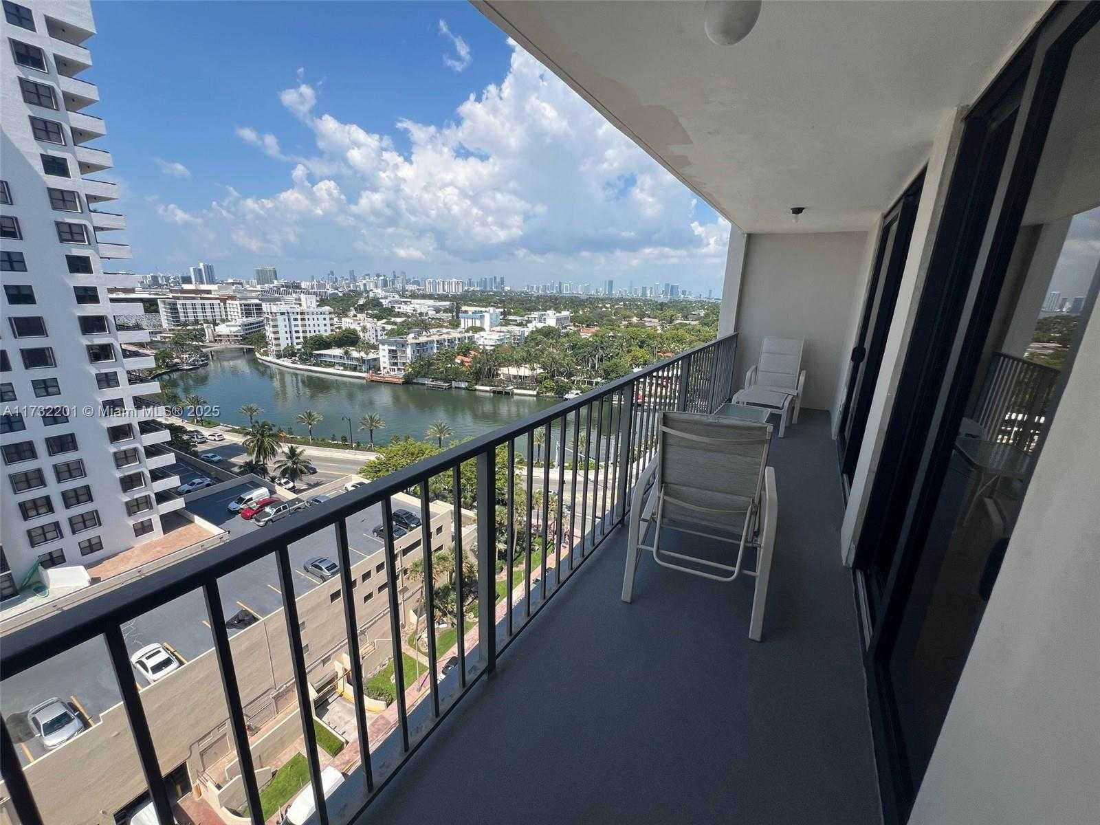 Small Image of 2625 COLLINS AVE #1601, Miami Beach Number 4
