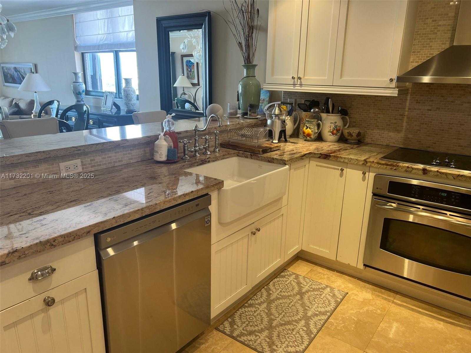 Small Image of 2625 COLLINS AVE #1601, Miami Beach Number 8