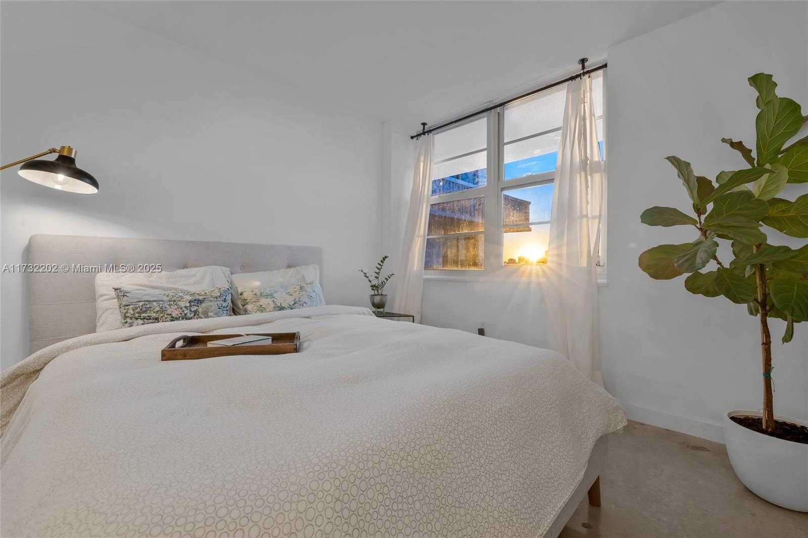 Small Image of 1020 MERIDIAN AVE #816, Miami Beach Number 12