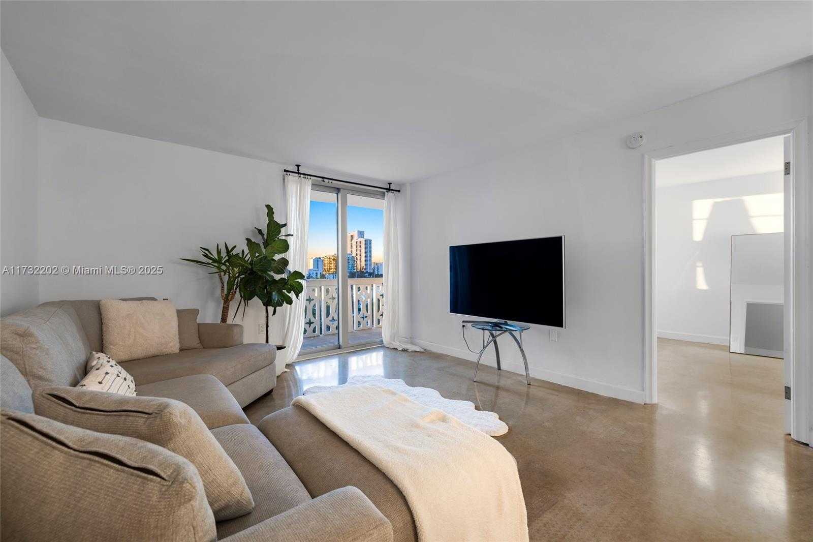 Small Image of 1020 MERIDIAN AVE #816, Miami Beach Number 2