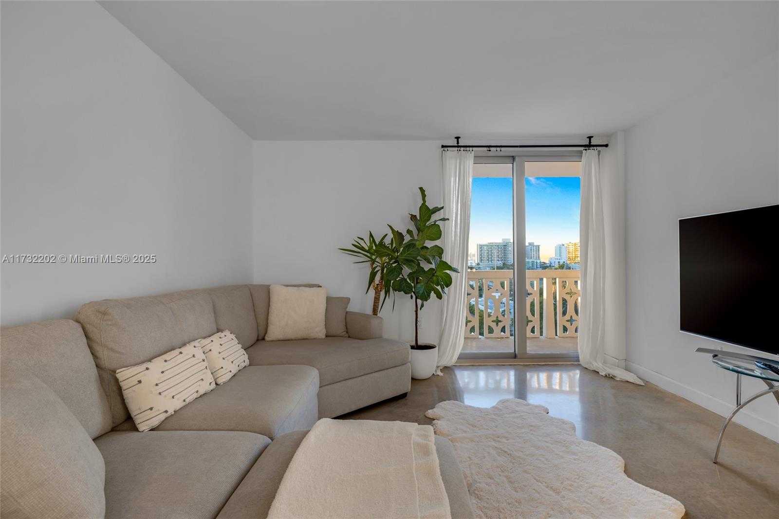 Small Image of 1020 MERIDIAN AVE #816, Miami Beach Number 4