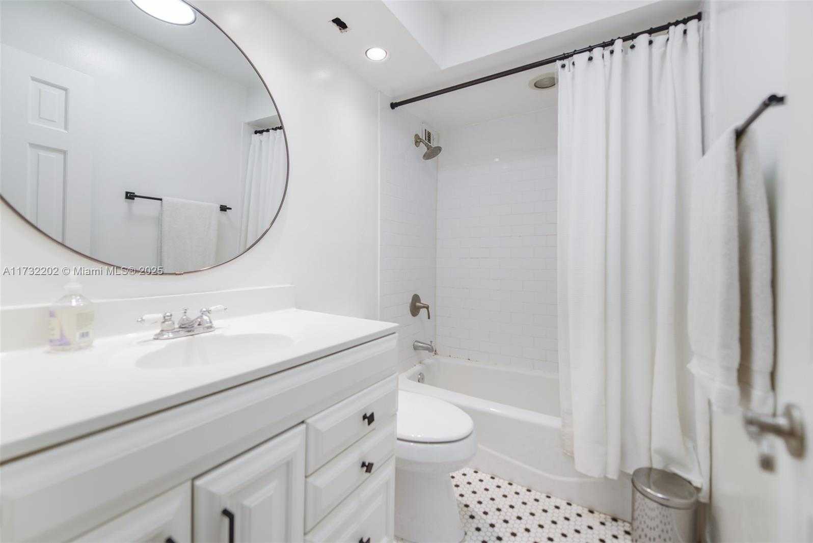 Small Image of 1020 MERIDIAN AVE #816, Miami Beach Number 7