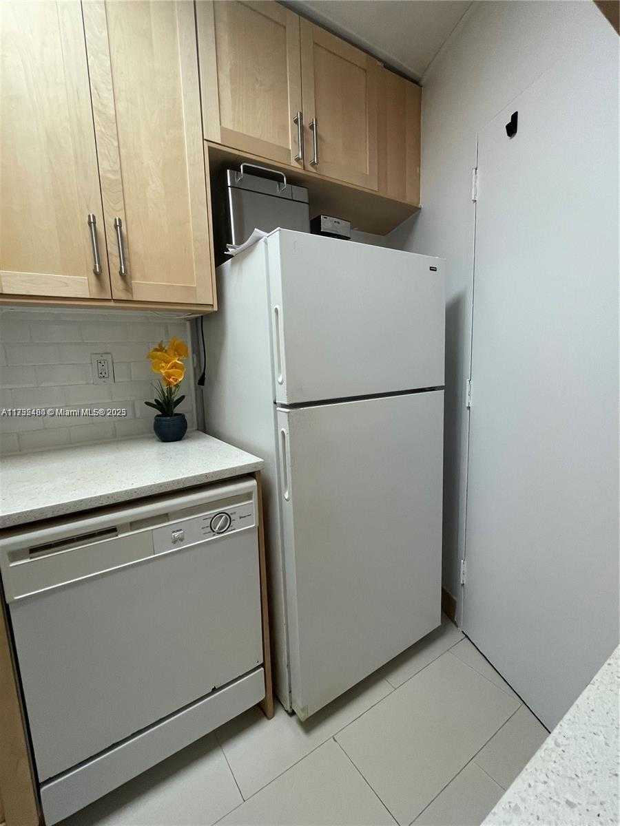 Small Image of 2899 COLLINS AVE #1420, Miami Beach Number 10