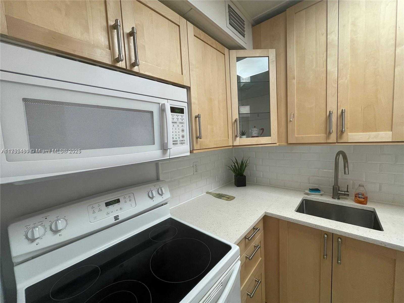 Small Image of 2899 COLLINS AVE #1420, Miami Beach Number 11