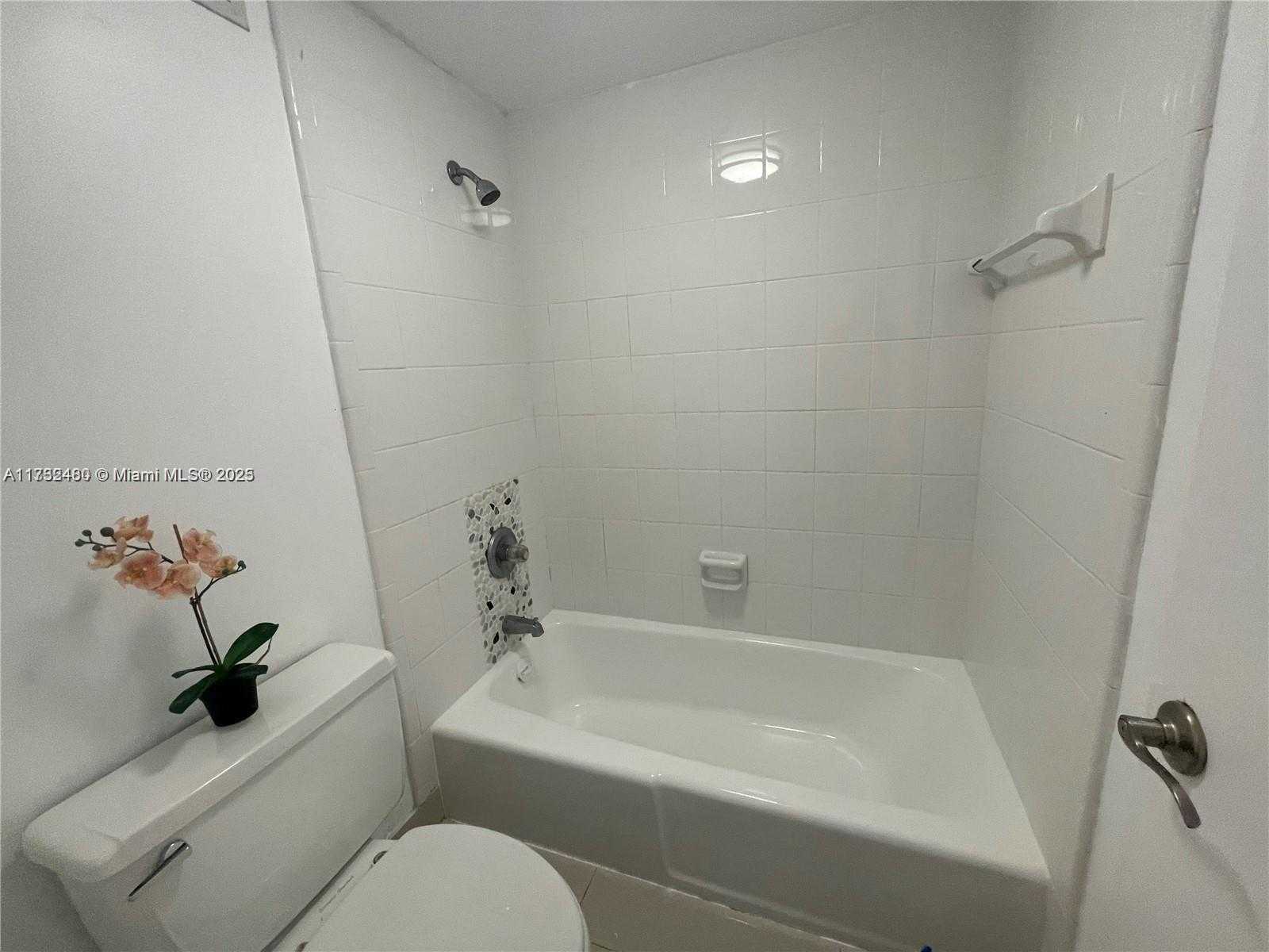 Small Image of 2899 COLLINS AVE #1420, Miami Beach Number 13