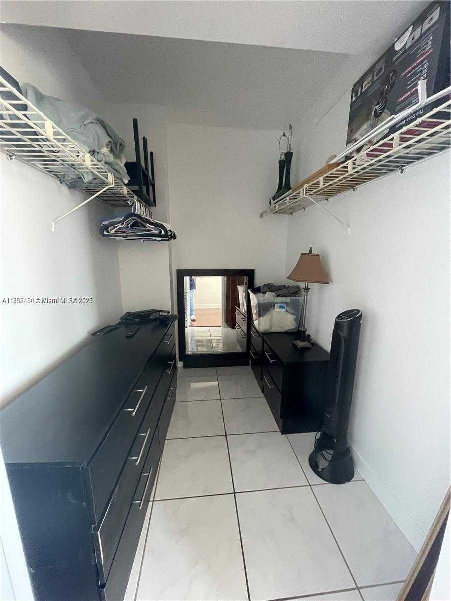 Small Image of 2899 COLLINS AVE #1420, Miami Beach Number 14