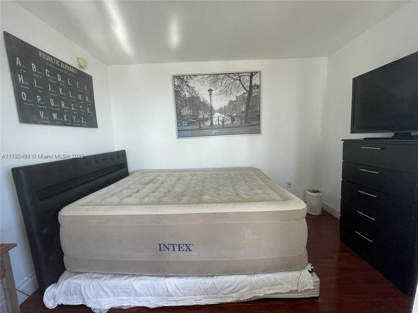 Small Image of 2899 COLLINS AVE #1420, Miami Beach Number 15