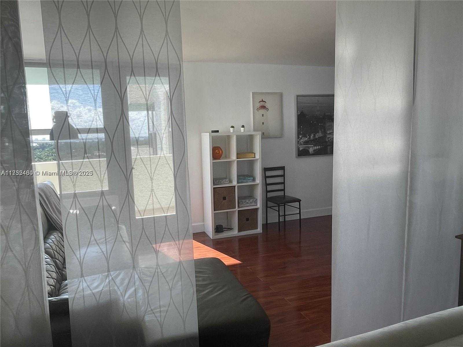 Small Image of 2899 COLLINS AVE #1420, Miami Beach Number 19